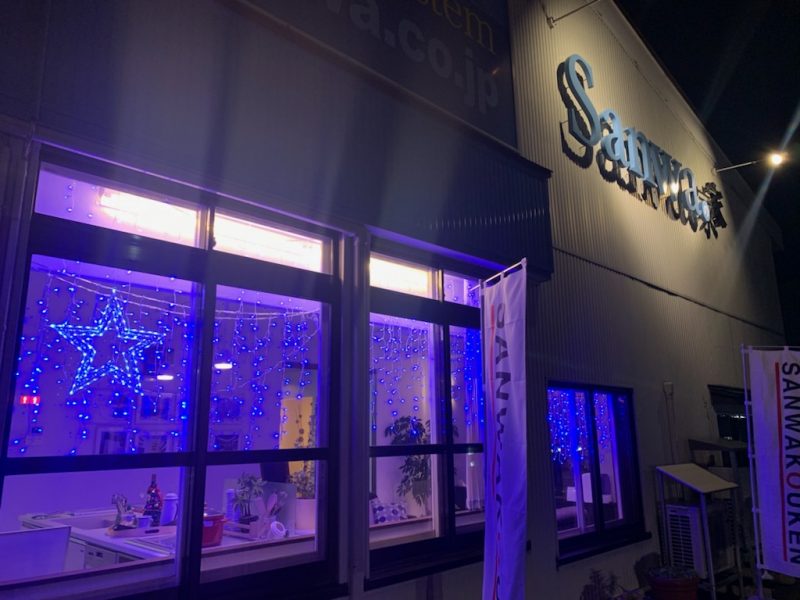 秋田店がイルミネーションでライトアップされました♪