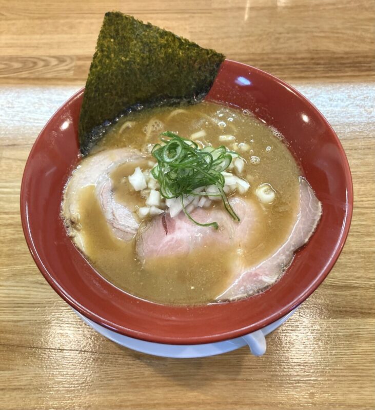 『やび２０杯目で』。