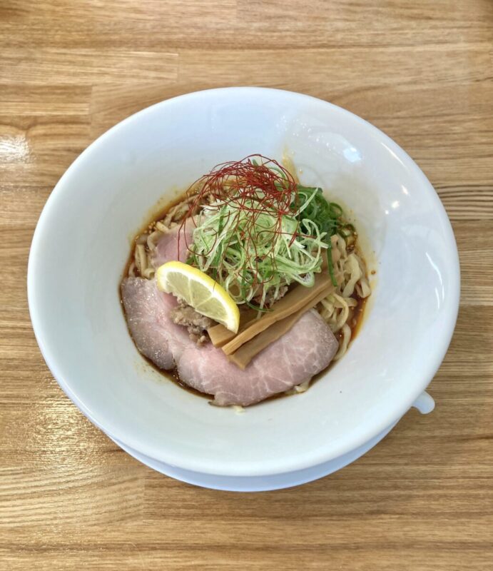 『やび２８杯目で』。