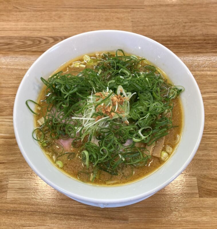 『やび３３杯目で』。