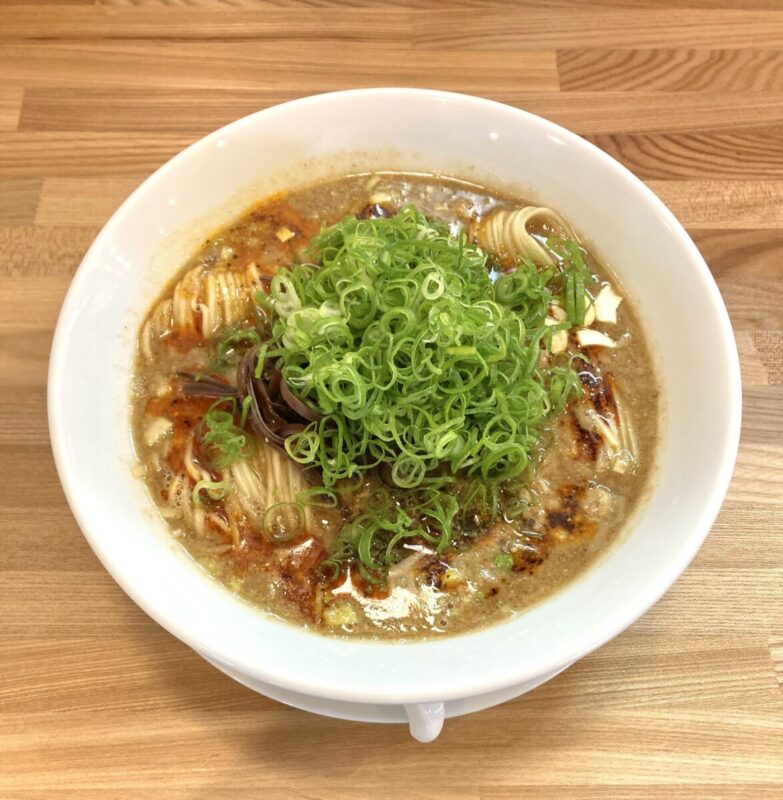 『やび９８杯目で』。