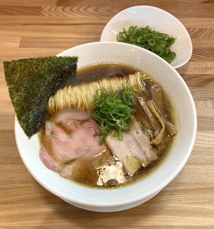 『やび１０６杯目で』。